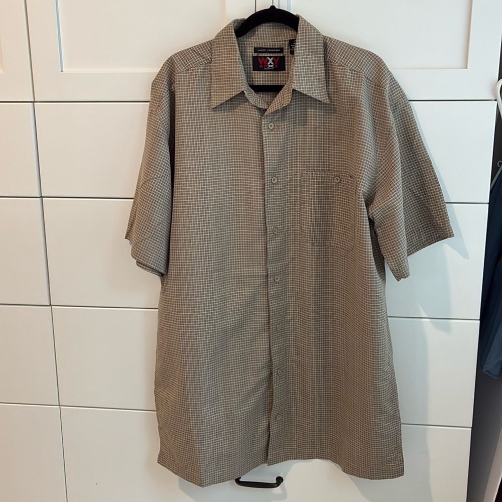 WXY button down shirt
Luxury microfiber 
Size LT men’s